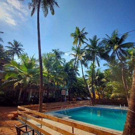 Coconut Garden Beach House Mālvan Zewnętrze zdjęcie